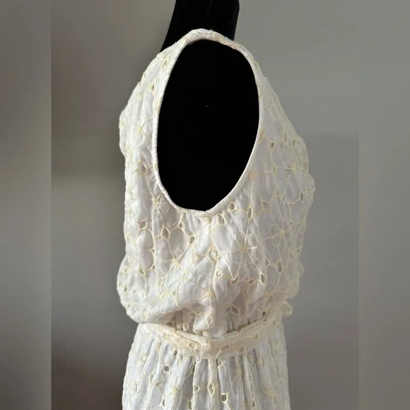 Adrianna Papell - Elegant Cream Lace Dress - Picture 8 of 10